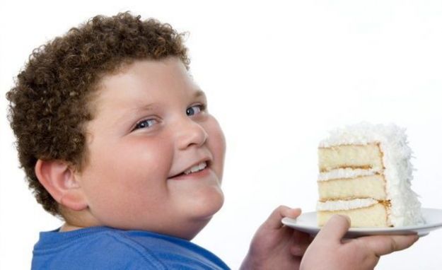 Obesità infantile: tuo figlio è sovrappeso? Scopri come aiutarlo