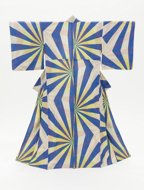 Kimono da donna con motivo geometrico. 1940 Photo ©2014 Museum Associates/LACMA