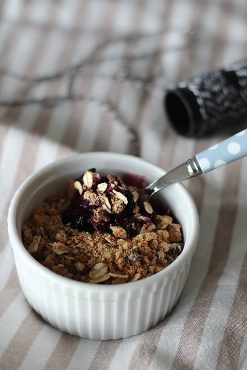 Colazione light: crumble di mirtilli ai cereali