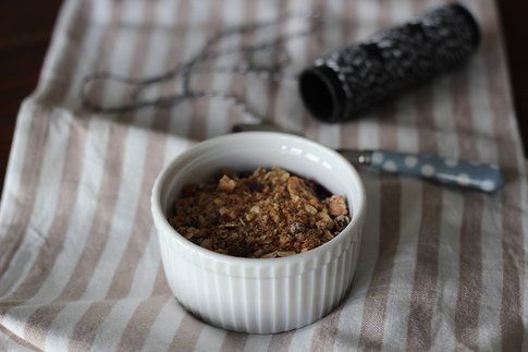 la ricetta del crumble di mirtilli ai cereali