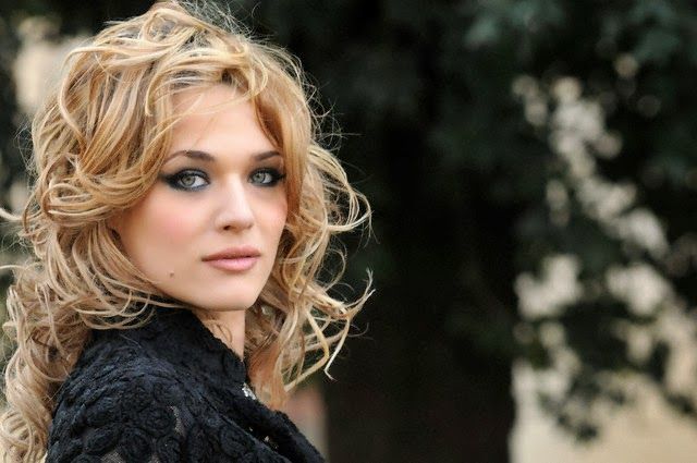 Laura Chiatti e l'abito di nozze riciclato