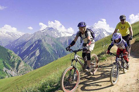 mountainbike a Les Deux Alpes - Photocredit www.bestholiday.it