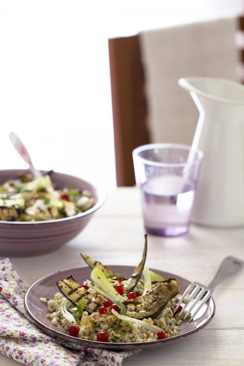 Insalata di cereali con verdure. Ricetta e foto del blog 'Oggi pane e salame, domani...'.