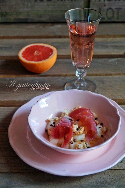 Insalata di melone con tonno affumicato e pepe di Sichuan. Ricetta e foto del blog Il Gatto Ghiotto