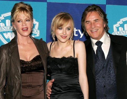 Dakota Johnson con Melanie Griffith e Don Johnson