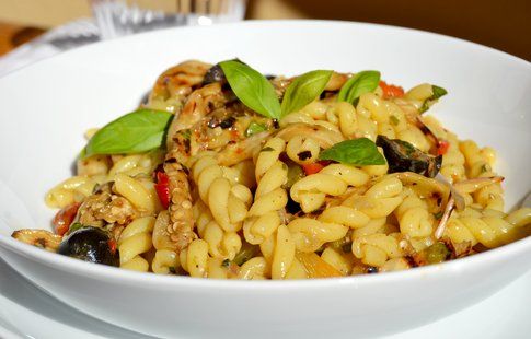 Casarecce al curry con verdure grigliate e alici. Ricetta e foro di Roberta Castrichella.