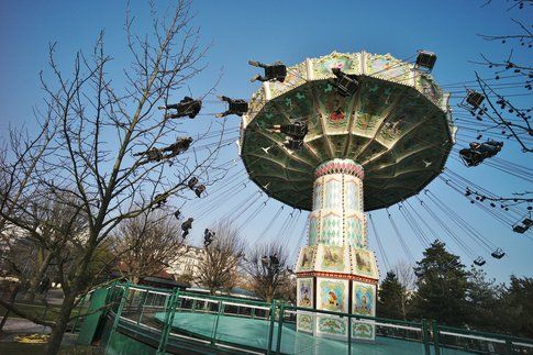 Jardin d'acclimatation - by Valérie Brunissen via Flickr