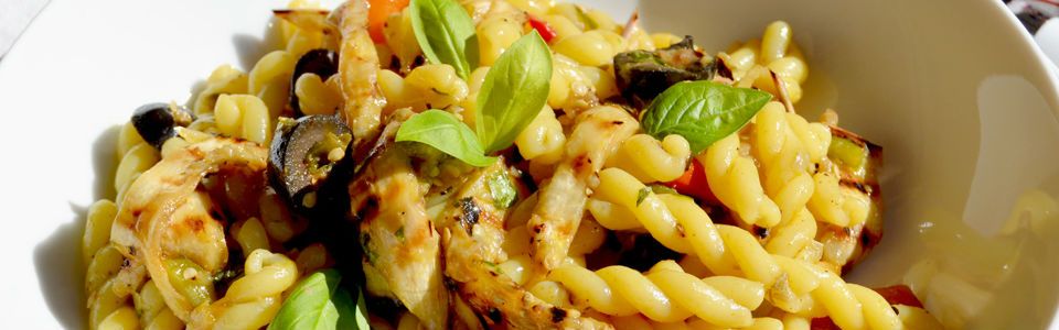 Pasta Fredda con verdure grigliate curry e alici