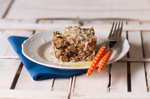 Farro con melanzane e ricotta affumicata. Foto e ricetta del blog Una Streghetta in cucina