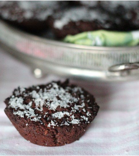 colazione estiva con la ricetta dei tortini al cocco e cioccolato