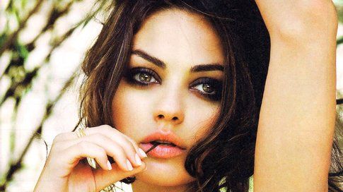 Mila Kunis sceglie sempre dei make-up che esaltino la forma tondeggiante dei suoi occhi