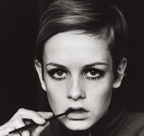 Twiggy era famosa per il suo make-up "pro" occhi tondi con eye-liner e ciglia finte lunghe e definite