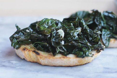 Bruschetta con cavolo nero - Foto: food52.com