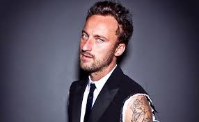 Francesco Facchinetti tocca il pancione della fidanzata Wilma e piovono critiche