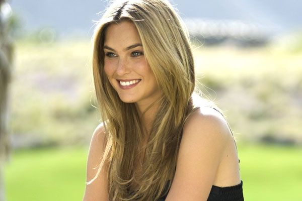 Bar Refaeli si fidanza ufficialmente, mentre il SexCloud Gate continua