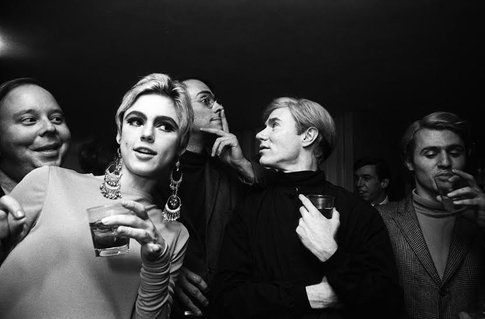 Edie Sedgwick e Andy Warhol nel 1965, fotografati da Steve Shapiro – www.schonmagazine.com