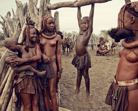 Namibia. La tribù locale degli Himba. Fonte pizcload.com