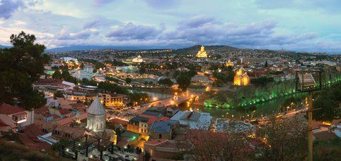 Uno spettacolare tramonto a Tbilisi