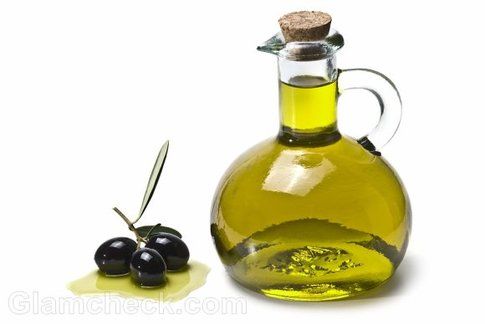 L'olio d'oliva, famoso per le sue proprietà idratanti e lucidanti. Fonte: glamcheck