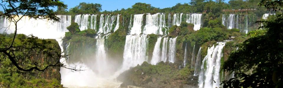 Cascate dell’Iguazù: una delle 7 meraviglie naturali del mondo tra Argentina e Brasile