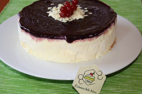 Bavarese al cioccolato bianco e coulis di more