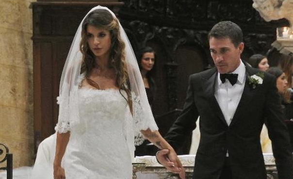 Elisabetta Canalis mette all'asta il suo vestito da sposa