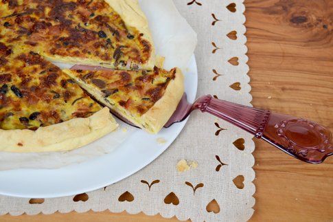 Torta salata con porri e funghi al profumo di timo. Ricetta e foto di Roberta Castrichella.