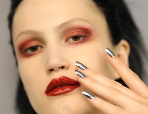 Manicure Cromata proposta in passerella da Jean Paul Gautier