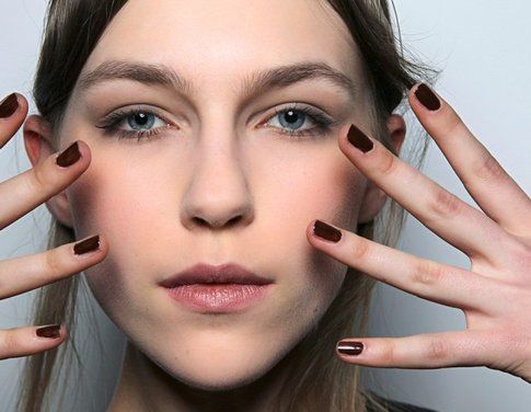 Manicure Bordeaux proposta da Roberto Musso nelle sfilate A/I 2014-15