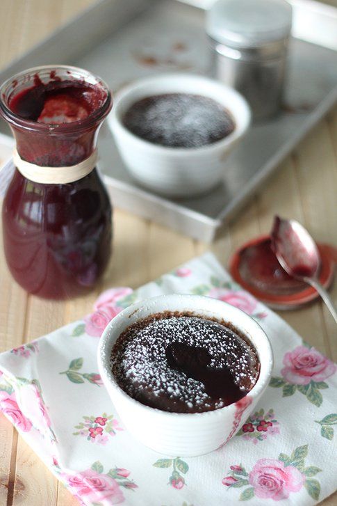 la ricetta del soufflè al cioccolato con coulisse di mirtilli