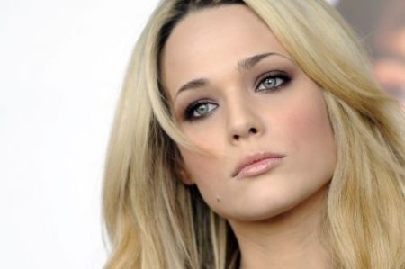 Laura Chiatti contro i giornalisti: "non sono obesa!"