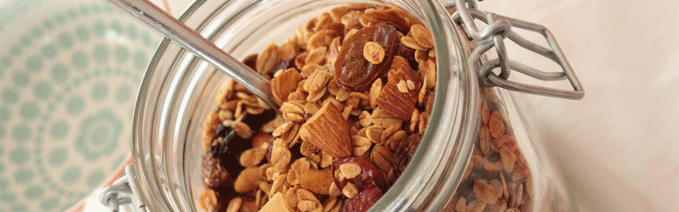Come fare la Granola, il mix di cereali e frutta secca per la colazione