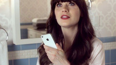 Zooey Deschanel in uno spot Apple