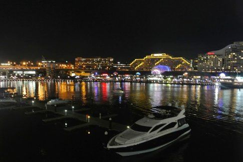 Darling Harbour di notte