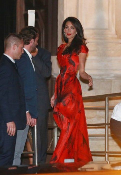 Il look di Amal - Foto: Who What Where