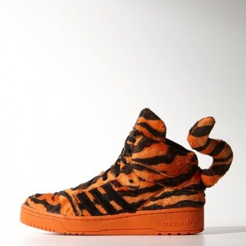 Sneakers Tiger Adidas Original by Jeremy Scott. Disponibili anche nella versione bambino. Fonte: Adidas