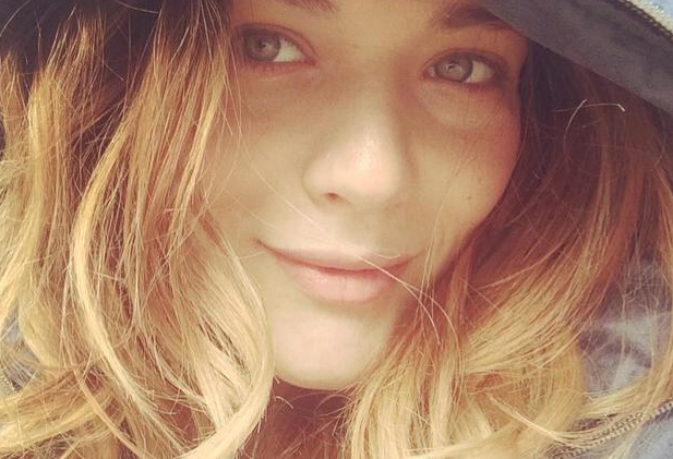 Laura Chiatti in forma smagliante mentre fa compere con Marco Bocci