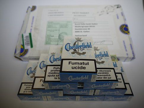 Chesterfield blu di contrabbando (fonte bitnik.org)
