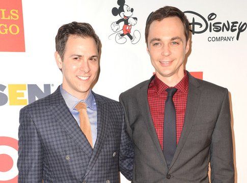 Jim Parsons e Todd Spiewak Fonte: eonline.com