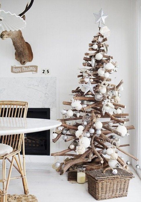 Albero di Natale con rami - foto Pinterest.com