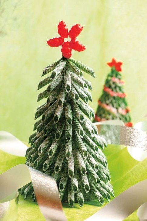 Albero di Natale realizzato con pasta - foto Pinterest.com