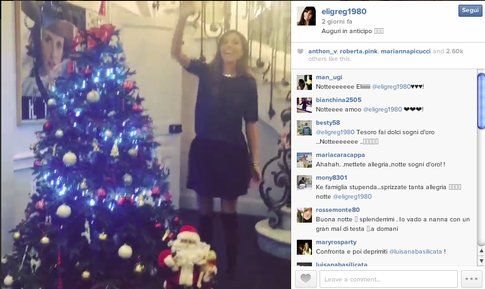 Elisabetta Gregoraci addobba l'albero di Natale