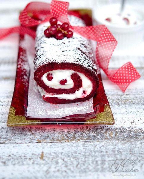 Red Velvet Christmas Roll, dal blog Kitty's Kitchen