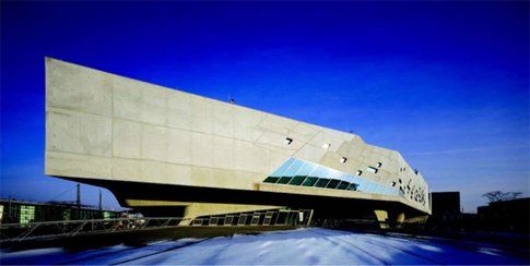 Phaeno Science Center. Wolfsburg, Germania. Progetto:Zaha Hadid