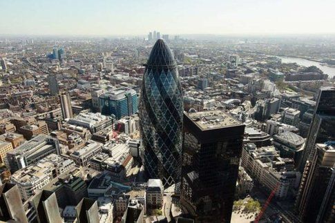 30 St. Mary Axe "The Gherkin". Londra. Progetto: Foster + Partners