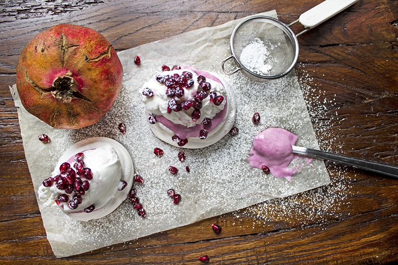 Meringhe natalizie con crema al melograno