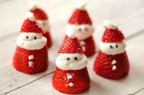 Babbo natale con fragole e panna