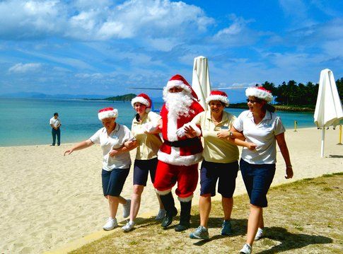 Babbo Natale sulla spiaggia by Sarah Ackerman