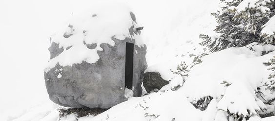 Il rifugio nella roccia, architettura mimetica