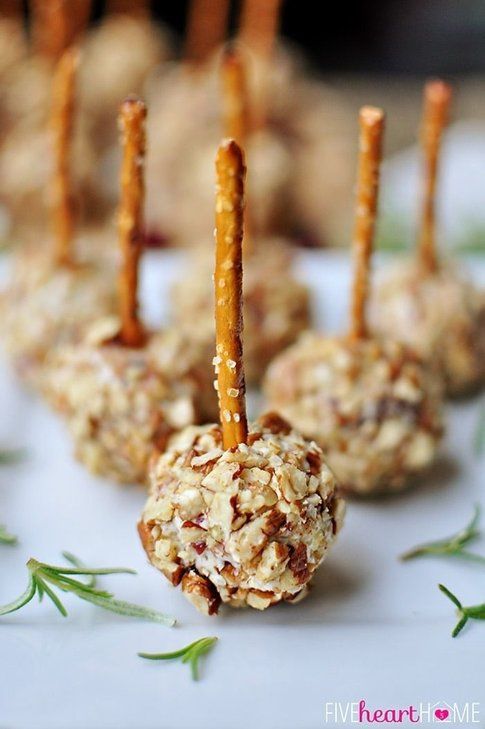 Polpette di formaggio e frutta secca